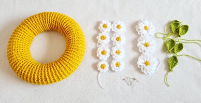 Crochet Spring Wreath Pattern - Daisies