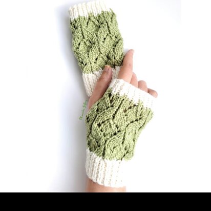 Leafy Lines Wrist Warmer