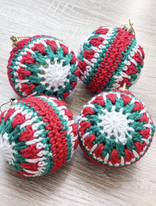 Crochet Christmas bauble