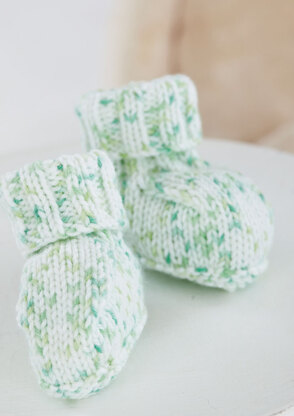 Baby Bootees in Sirdar Snuggly Spots DK - 4562 - Downloadable PDF