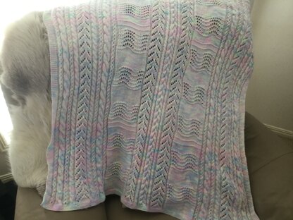 Wavy cot blanket