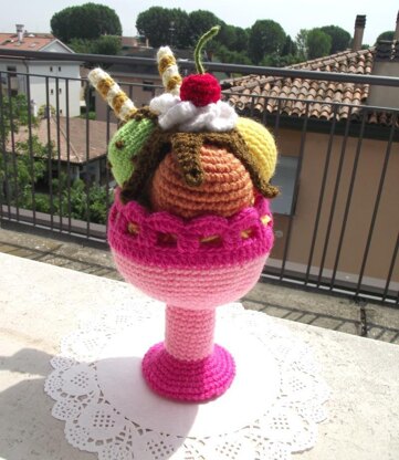 Ice Cream Sundae Amigurumi