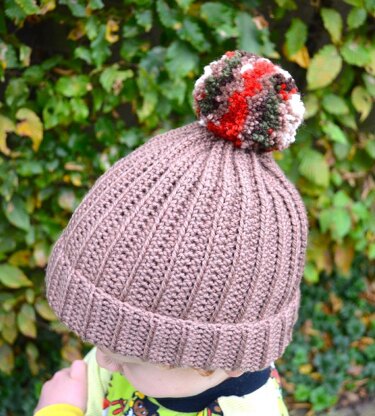 Pom-pommy hat