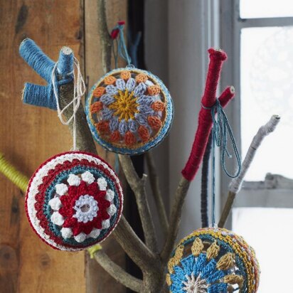 Crochet christmas bauble