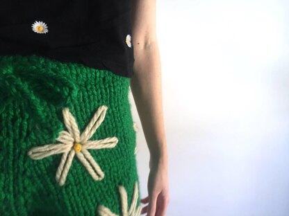 Embroidered Daisy Chunky Shorts