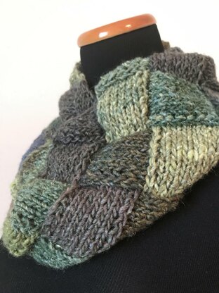 Lisey's Entrelac Cowl