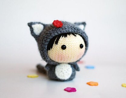 Gray Girl-Cat ( knitted round ). Toy from the Tanoshi series.