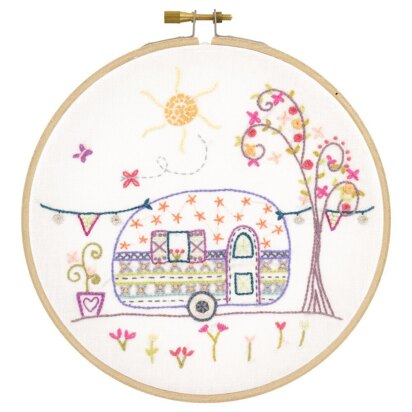 Un Chat Dans L'Aiguille Suzanne's Caravan Contemporary Embroidery Kit