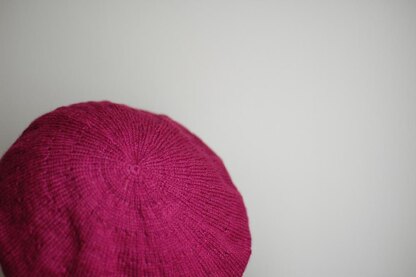 Lightweight raspberry beret