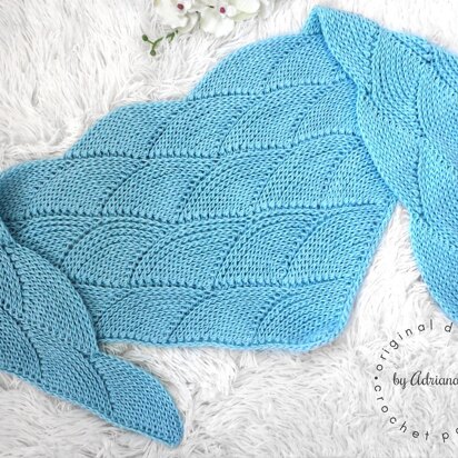 AQUA knit-look triangular shawl