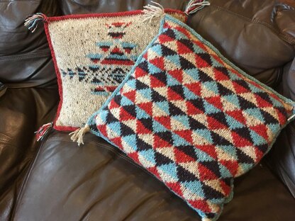 Navachóch Triangles Cushion