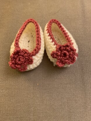 Cream crossover baby shoes