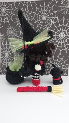 Pippa in Witch Costume