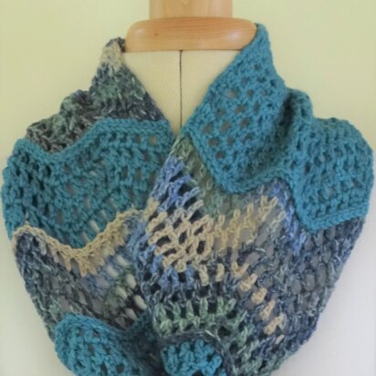 Gentle Ripple Cowl