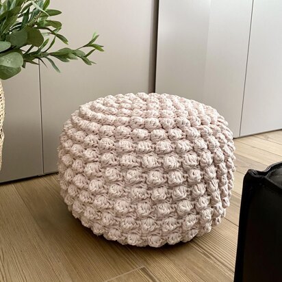 T-Shirt yarn Bobble Pouffe