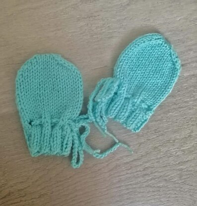 Newborn Knit Baby Mitts