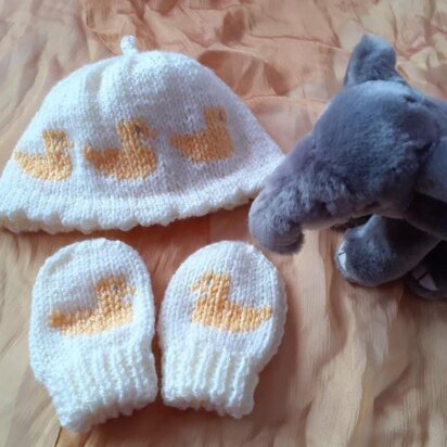 New Baby Duck Hat and Mittens Set