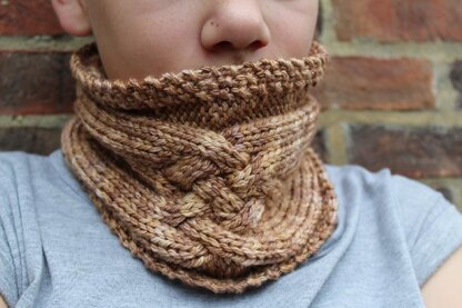 Criss Cross Cabled Cowl