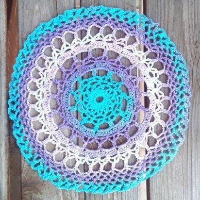 Beautiful modern handmade crochet doilies for your home décor, Choice of  black gray white or gold cream yellow 13 inch cotton mandala doily -   Italia