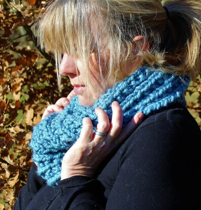 Winter Blues Cowl / Eternal Scarf