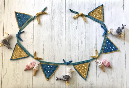 Seaside wreath and bunting