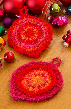 Retro Ornament in Red Heart Scrubby - LW5042 - Downloadable PDF