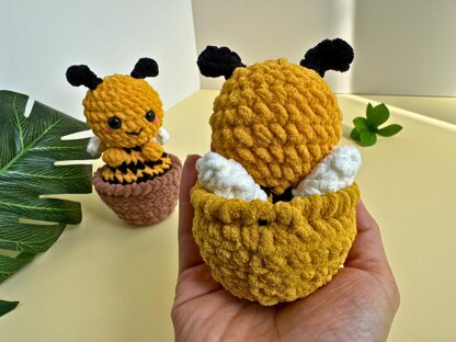 Bumble Bee Pop Up Amigurumi