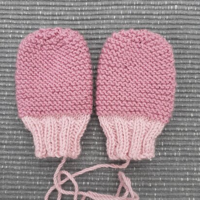 Super Easy Baby Mittens