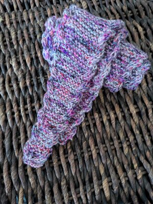 Scalloped Mini Scarf and Shawl