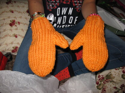 Outsider Mittens