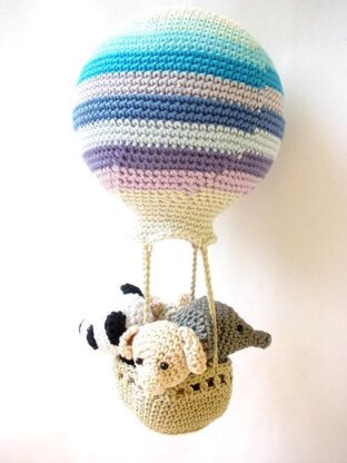 Hot air balloon with animals