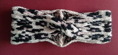 Twisted headband with leopard pattern