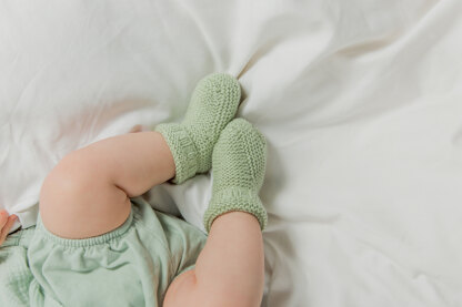 Var Booties - Knitting Pattern For Babies in MillaMia Naturally Baby Soft by MillaMia