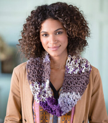 Uniquely You Renaissance Cowl in Red Heart Mixology Solids, Prints and Swirl - LW4911-5 - Downloadable PDF