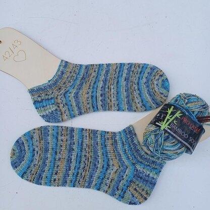 Cuff-down Size-inclusive Vanilla Shortie Socks