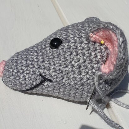 Roscoe the Rat - US Terminology - Amigurumi