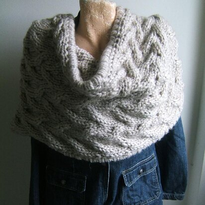 Giant Travelling Cable Cowl