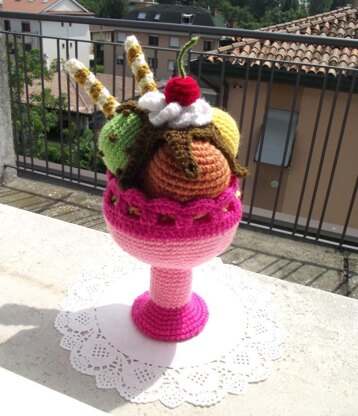 Ice Cream Sundae Amigurumi