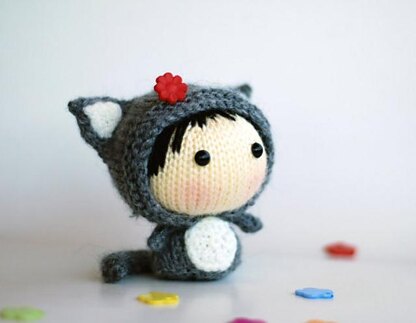 Gray Girl-Cat ( knitted round ). Toy from the Tanoshi series.