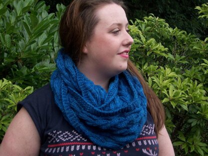 Twisted Cabled Cowl