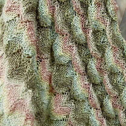 Lang PTO27-04 Triangular Shawl PDF
