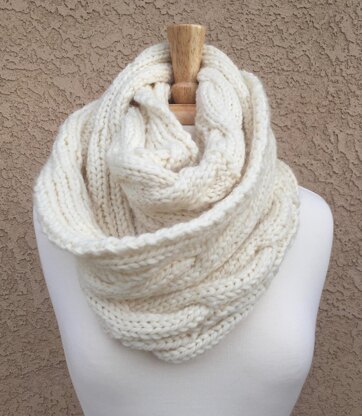 Chunky Cable Infinity Scarf