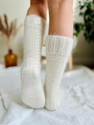 Cable knee socks