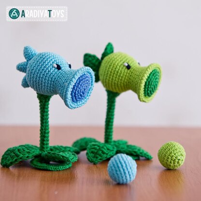 Peashooter and Snow Pea by AradiyaToys