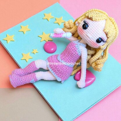 Sabrina Carpenter Inspired Crochet Doll Pattern | Poseable Amigurumi Doll 22 cm | Short n’ Sweet Tour Juno Outfit | PDF Crochet Pattern