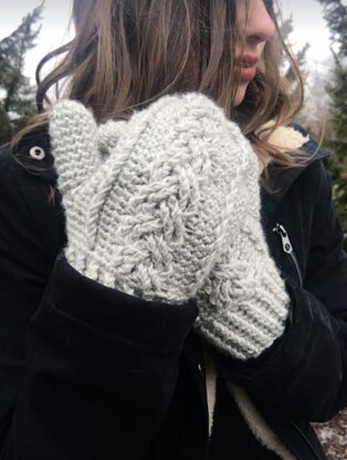 Katri Cable Mittens