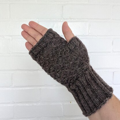 Finely Knit Diamond Mitts