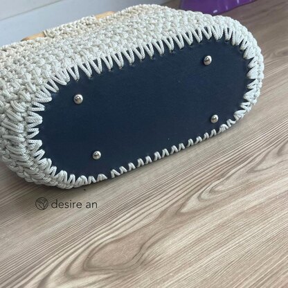 Leather Bottom Chain Model Bag