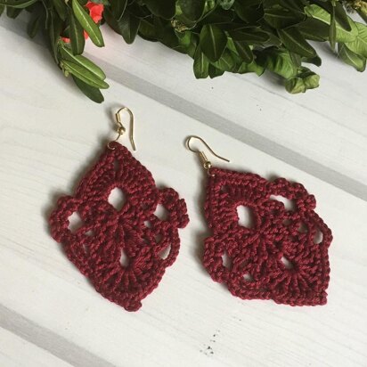 119. Burgundy elegant earrings