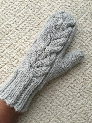 Heartflower Cabled Mittens